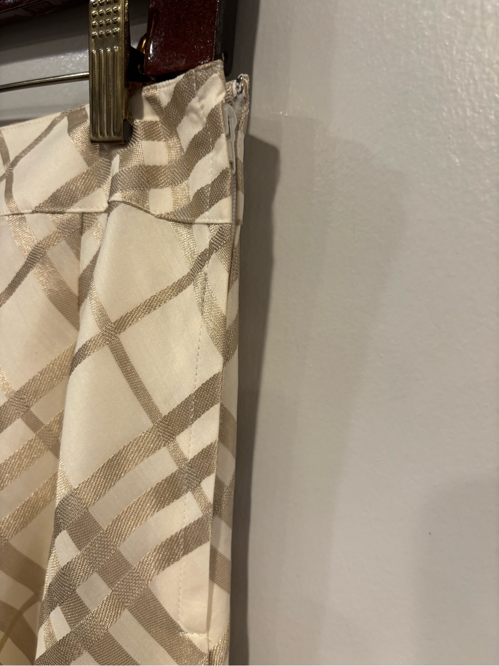 Burberry Cream and Beige Plaid Circle Skirt Made in Japan Size 42 - Picture 3 of 13